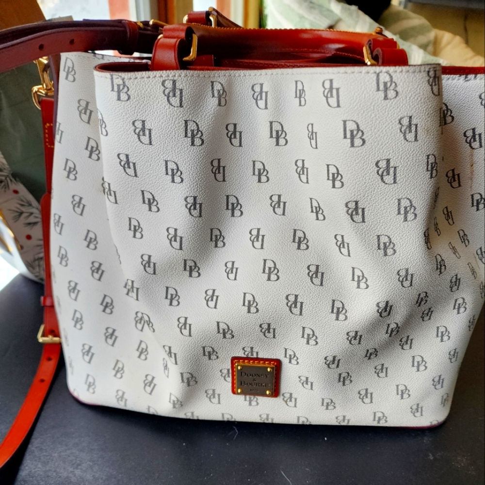 Dooney and bourke purse